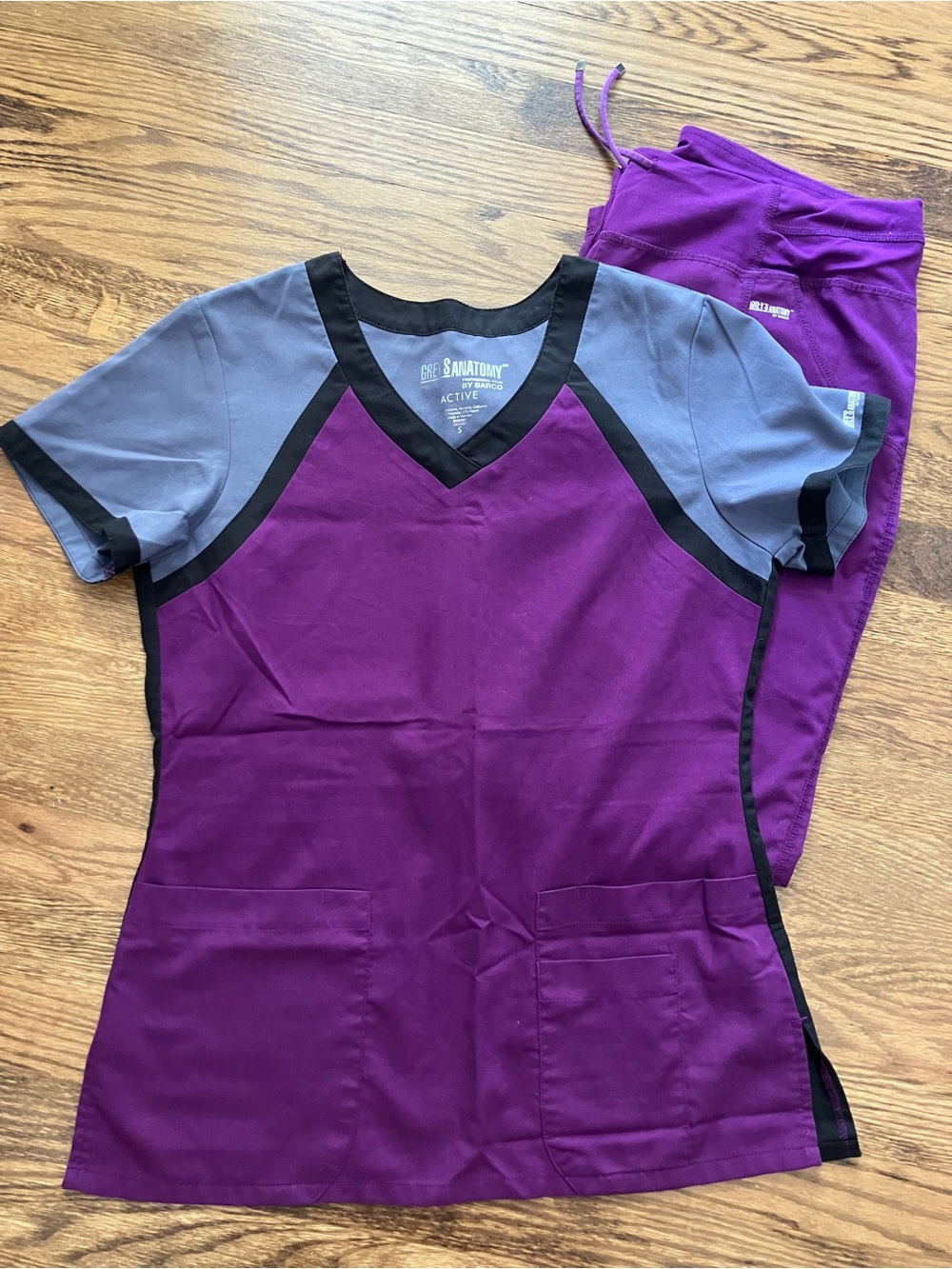 Grey’s Anatomy Active Yoga Knit Scrub Set
